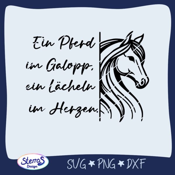 Digitale Plottdatei mit dem Spruch „Ein Pferd im Galopp, ein Lächeln im Herzen“, getrennt durch eine vertikale Linie mit stilisiertem Pferdekopf. Umgeben von blauem Rahmen mit Logo „SterrasDesign“ unten links sowie Dateiformaten SVG, PNG, DXF.