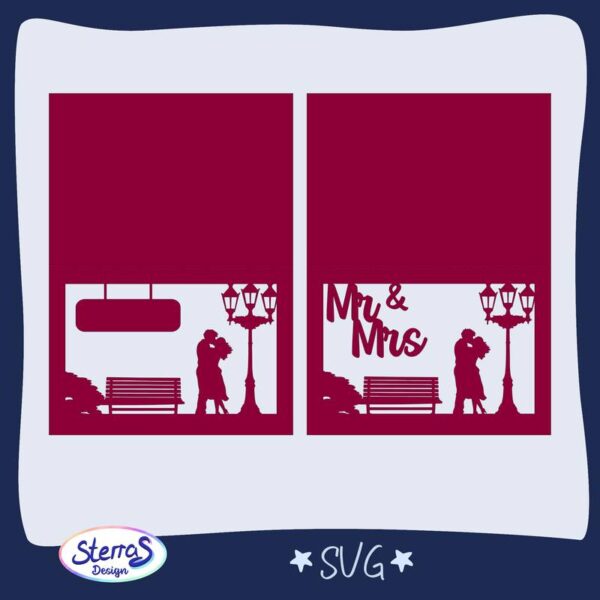 Digitale Vorlage zweier Klappkarten in Rot mit einem Paar neben einer Bank und einer Laterne. Links mit einem Hängeschild zum personalisieren und rechts mit Mr & Mrs. Umgeben von blauem Rahmen, unten SterrasDesign-Logo. Dateiformat: SVG.