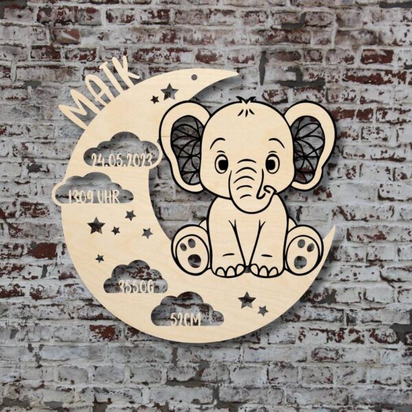 Rundes Holzschild SVG mit Mond, Wolken, Sternen, Elefant, personalisiert mit Namen und Geburtsdaten, Mauerhintergrund